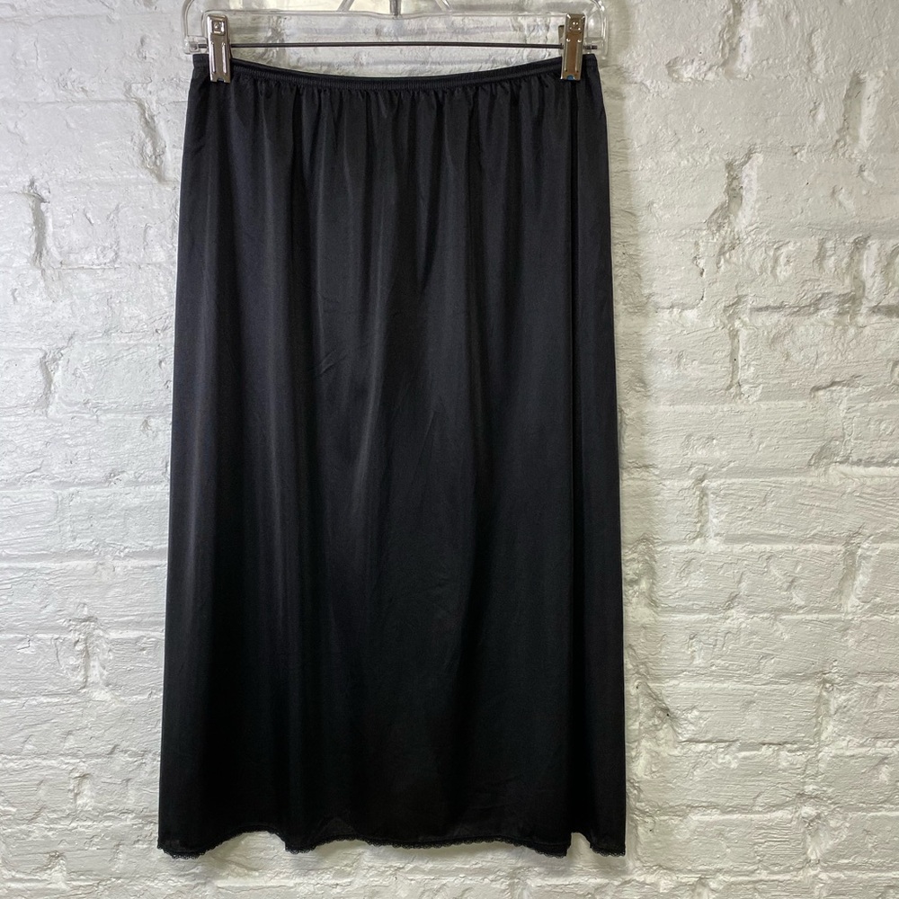 🔥Vassarette Size 28 Black Slip🔥